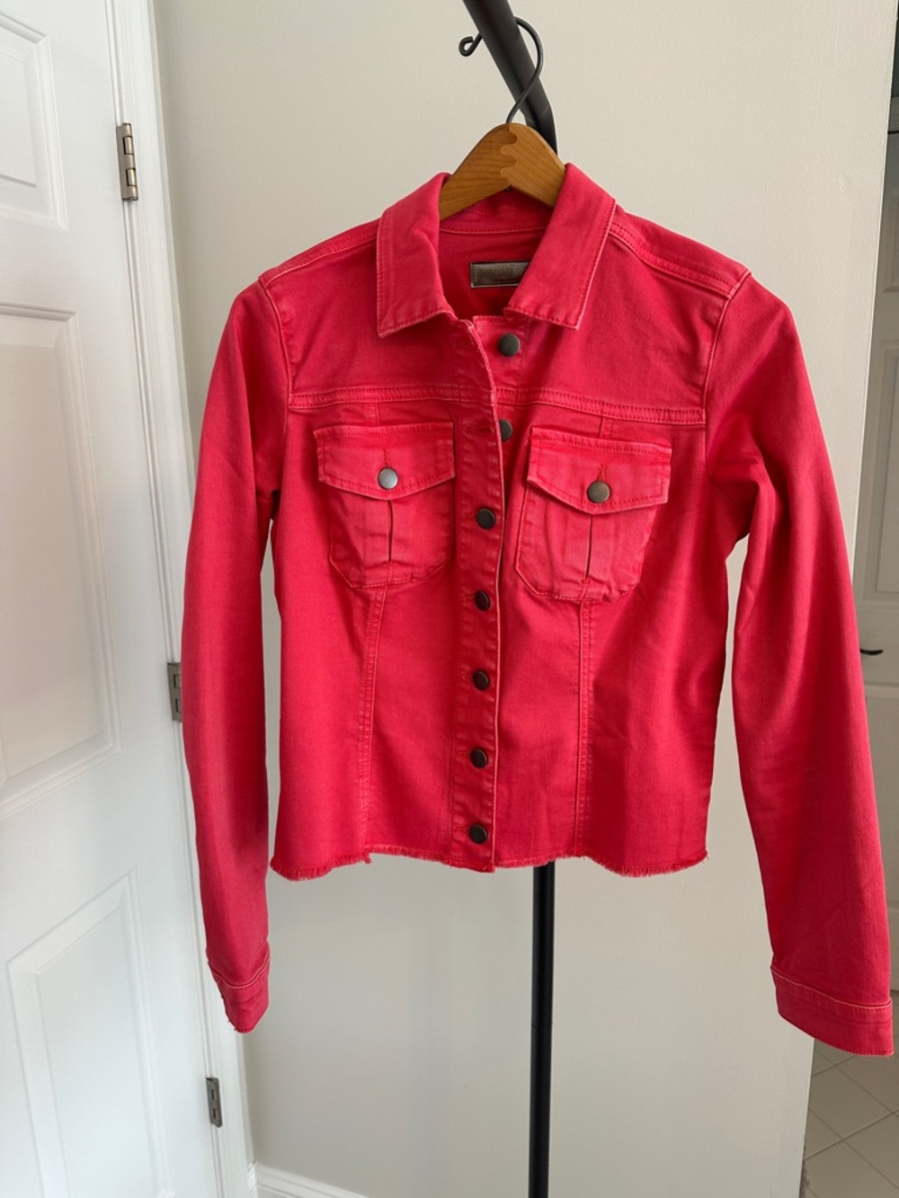 Kut from the Kloth “Kara” Denim Button-Front Jacket Pink Frayed Hem